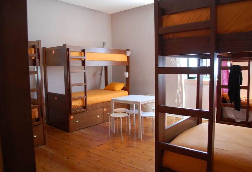 Bed in Shared Room with Shared Bathroom, Lisb'on Hostel