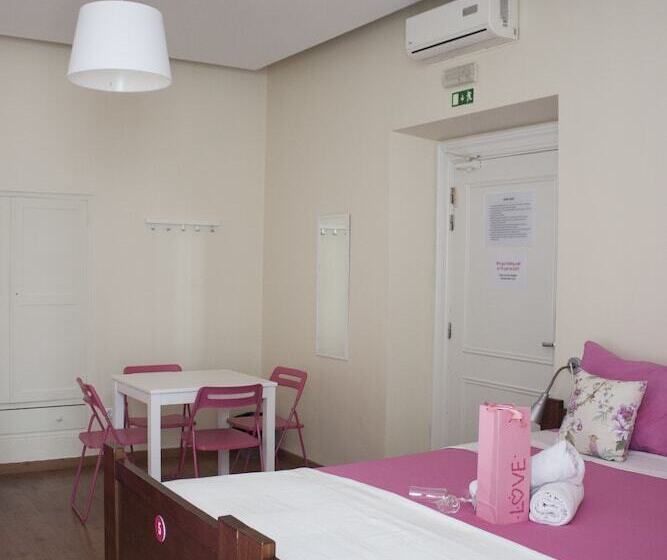 اتاق استاندارد با چشمانداز باغ, Lisb'on Hostel
