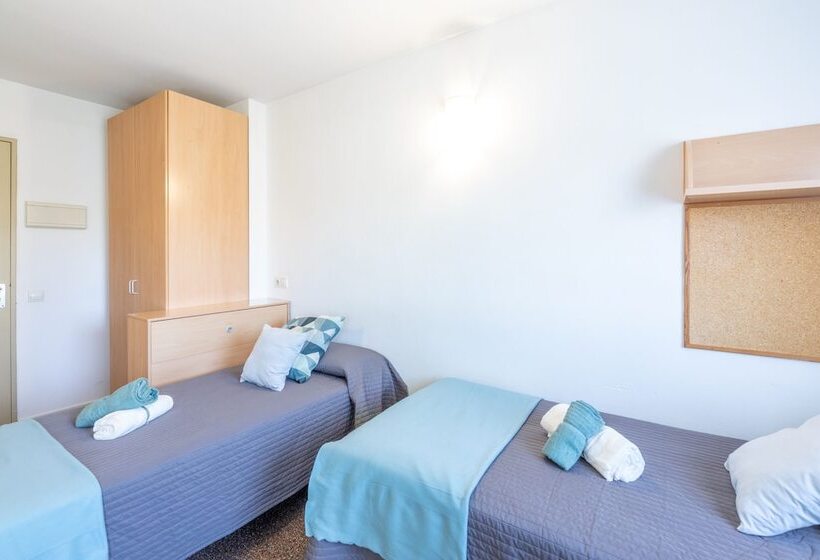 Четырехместный Номер Стандарт, Residencia Universitaria La Ciutadella