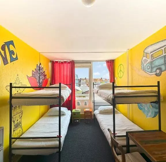 スタンダード4人部屋, The Flying Pig Beach Hostel