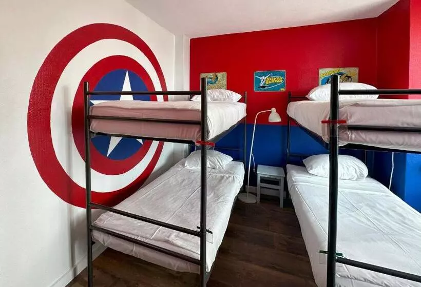 スタンダード4人部屋, The Flying Pig Beach Hostel
