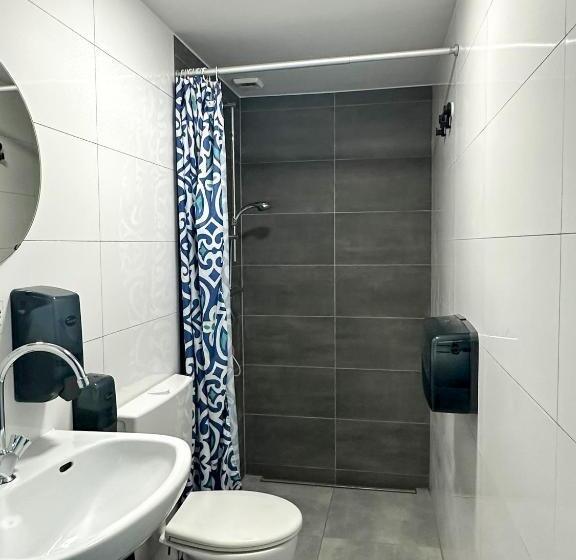 四人标准间, The Flying Pig Beach Hostel