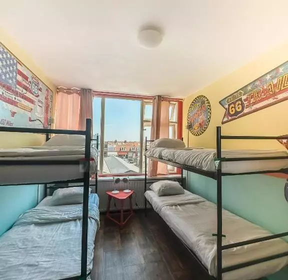 スタンダード4人部屋, The Flying Pig Beach Hostel