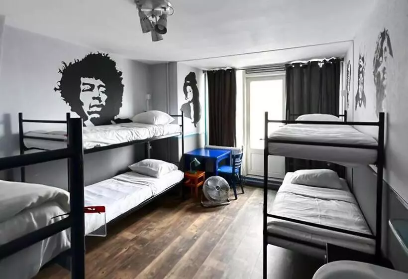 ルームシェアのワンベッド, The Flying Pig Beach Hostel