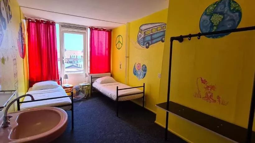 エコノミールーム, The Flying Pig Beach Hostel