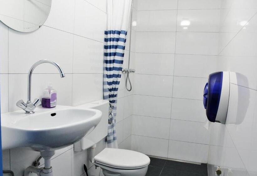 经济房, The Flying Pig Beach Hostel