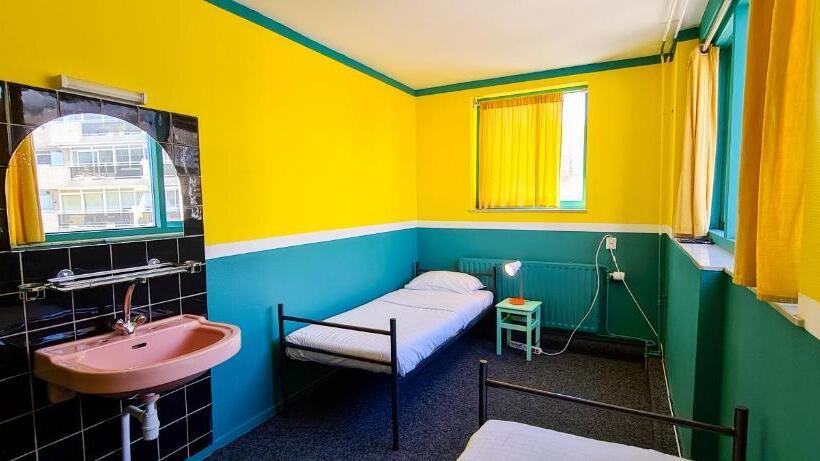 经济房, The Flying Pig Beach Hostel