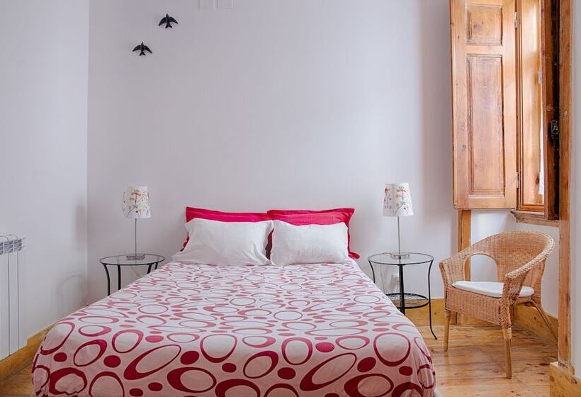 اتاق استاندارد, This Is Lisbon Hostel