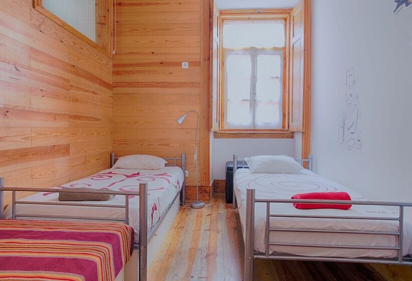 اتاق استاندارد با سرویس بهداشتی مشترک, This Is Lisbon Hostel