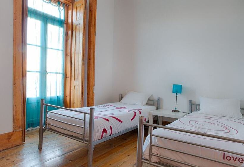 اتاق استاندارد با سرویس بهداشتی مشترک, This Is Lisbon Hostel