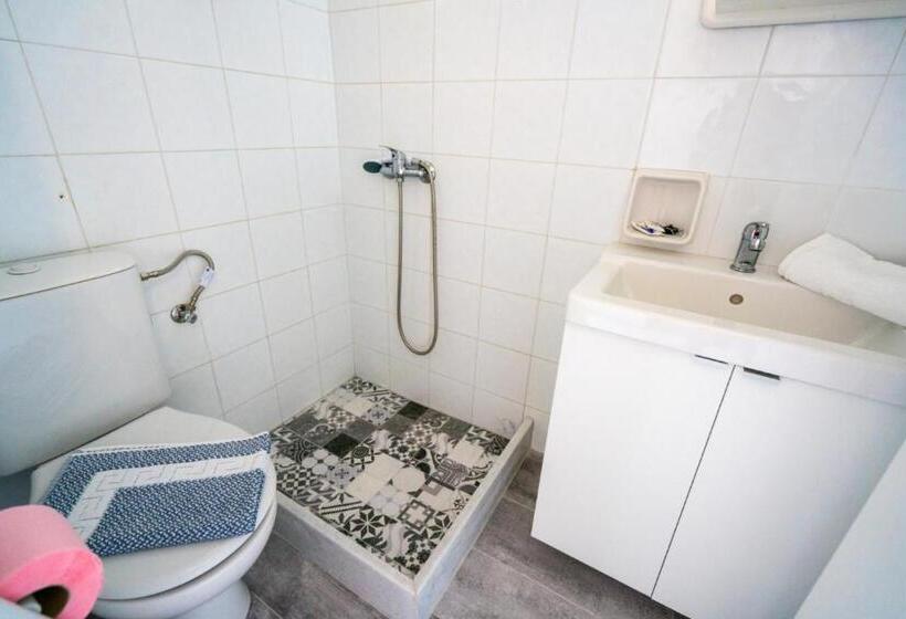 חדר אקונומי, Villa Limnes