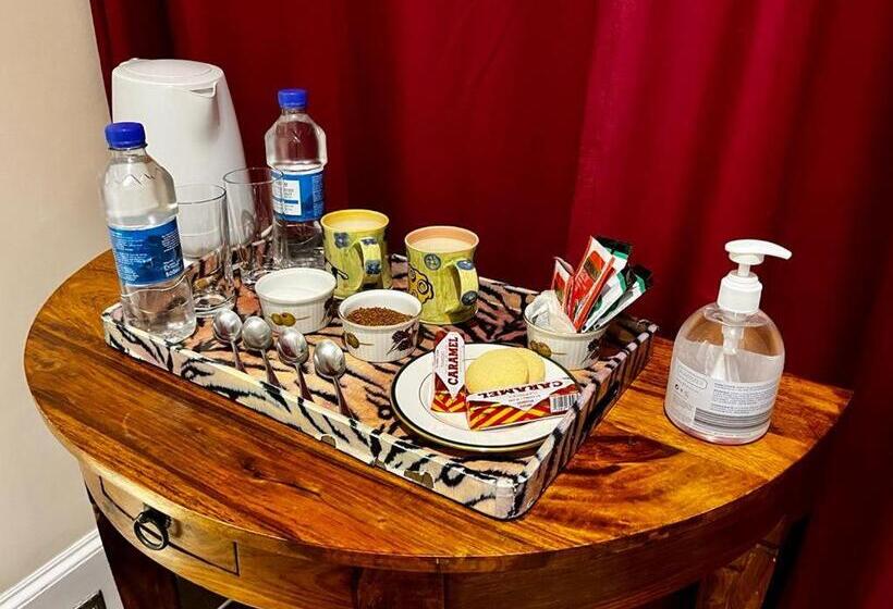 스탠다드 룸, Whitehouse