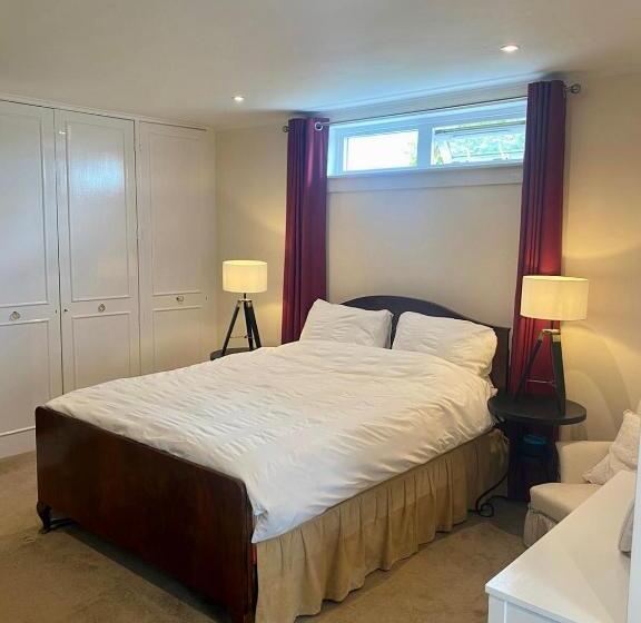 스탠다드 룸, Whitehouse