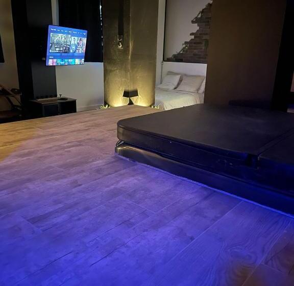 Люкс Повышенной Комфортности, La Suite Grenoble Spa Jacuzzi Et Sauna Privatif