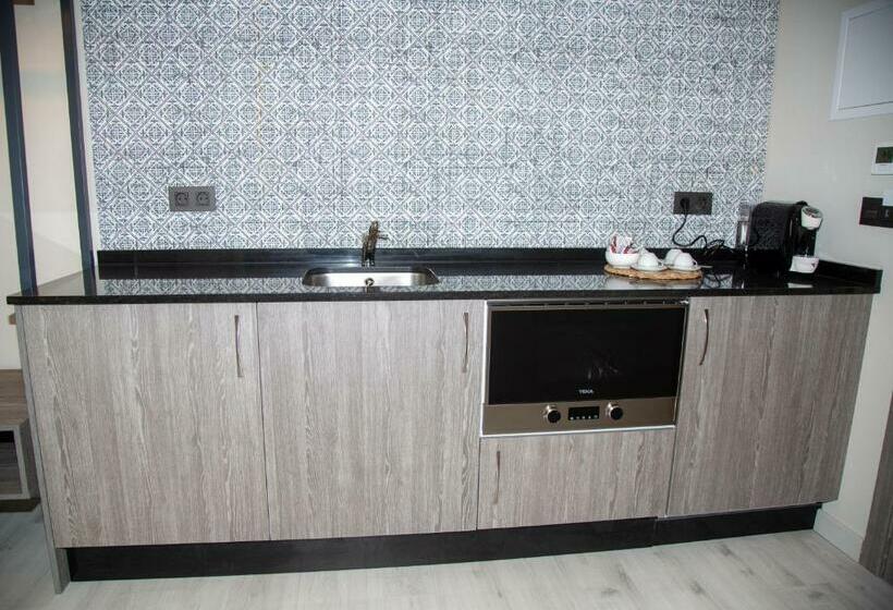 استودیو خانوادگی, Lux Melide