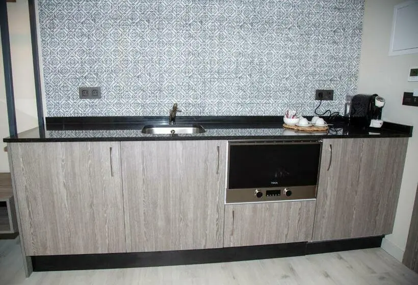 استودیو خانوادگی, Lux Melide