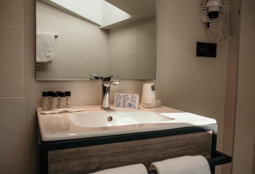 اتاق استاندارد سه نفره, Lux Melide