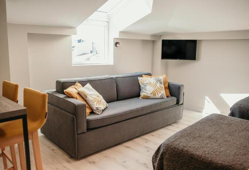 استودیو خانوادگی, Lux Melide