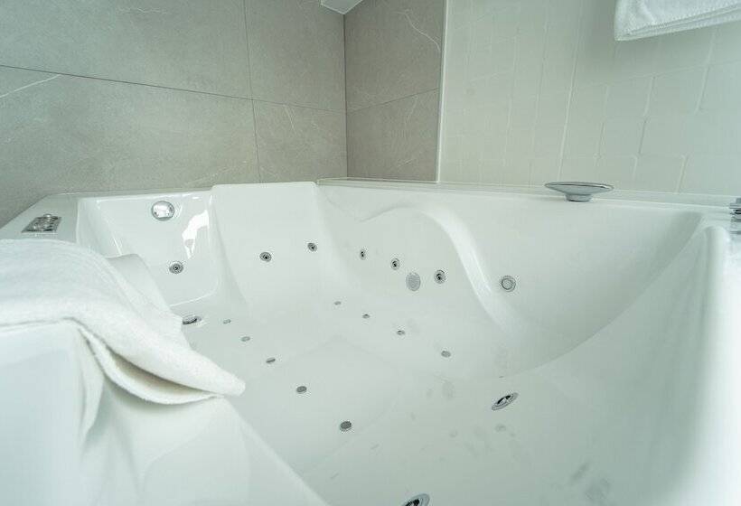 اتاق لوکس, Lux Melide