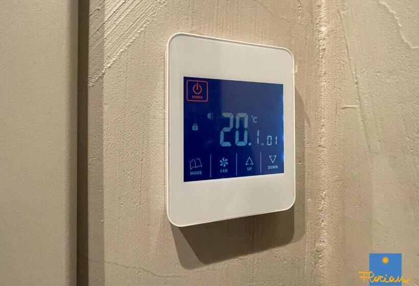 اتاق خانوادگی, Florian Home