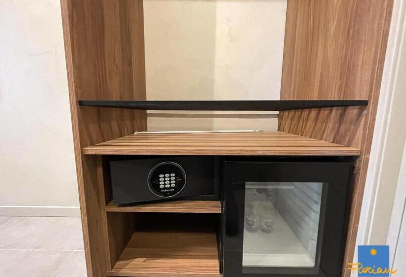 اتاق استاندارد, Florian Home