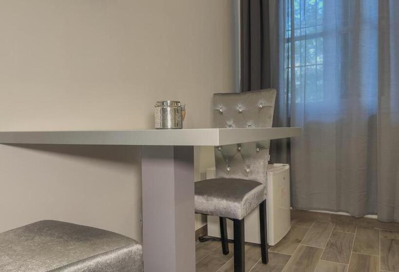 סוויטת ג'וניור עם מסג'ר מים, Notte Rosa Suites & Relax