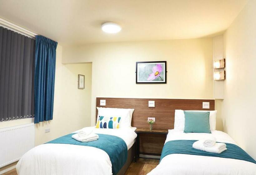 3 Bedroom Suite, Hazeldean