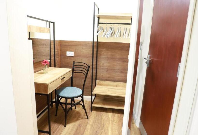 اتاق کلاسیک چهارنفره, Hazeldean