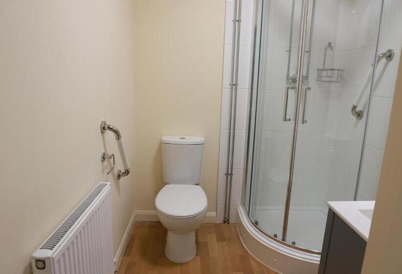 اتاق کلاسیک سه تخته, Hazeldean