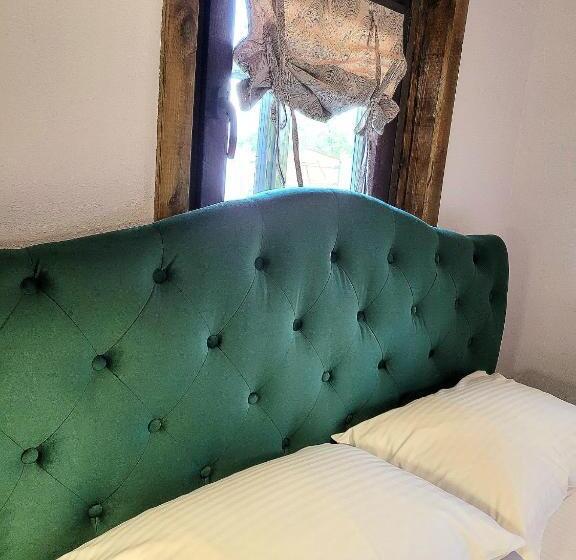 经济房, Joyard Pensiune & Parc