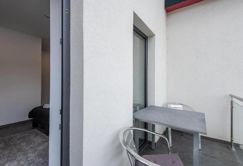 غرفة قياسية مزوَّدة بتراس, Theresa Vendégház