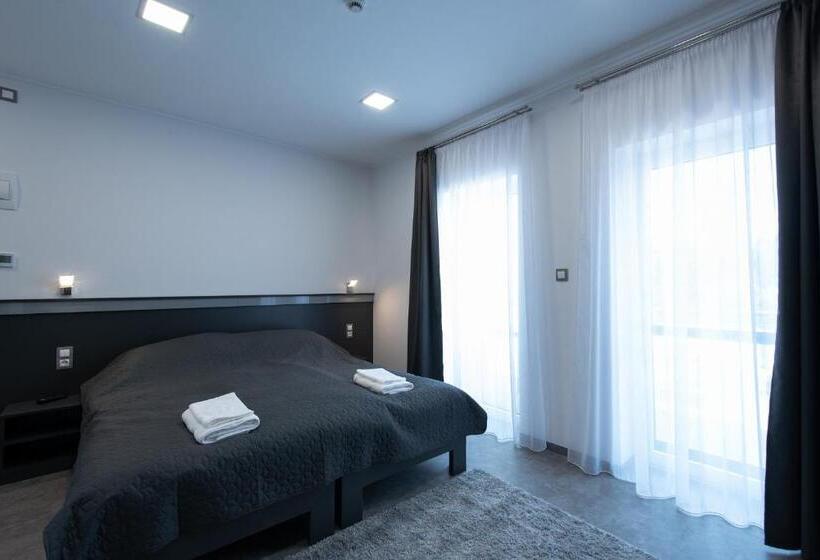 غرفة قياسية مزوَّدة بتراس, Theresa Vendégház