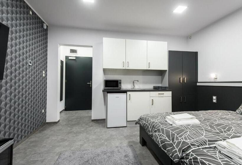 إستوديو قياسى, Theresa Vendégház