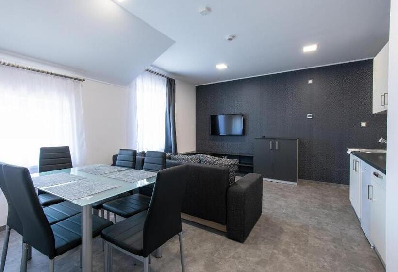 شقة غرفة واحدة, Theresa Vendégház