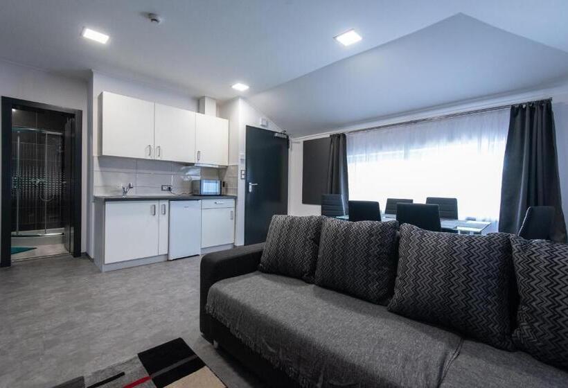 شقة غرفتين, Theresa Vendégház