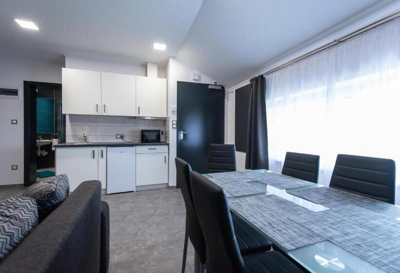 شقة غرفتين, Theresa Vendégház