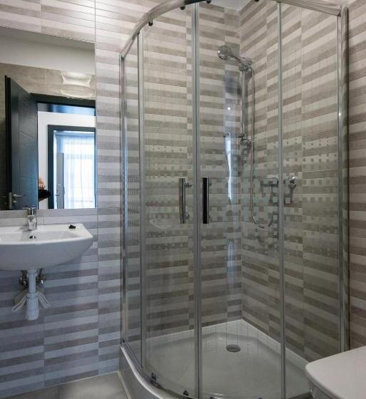 شقة غرفة واحدة, Theresa Vendégház