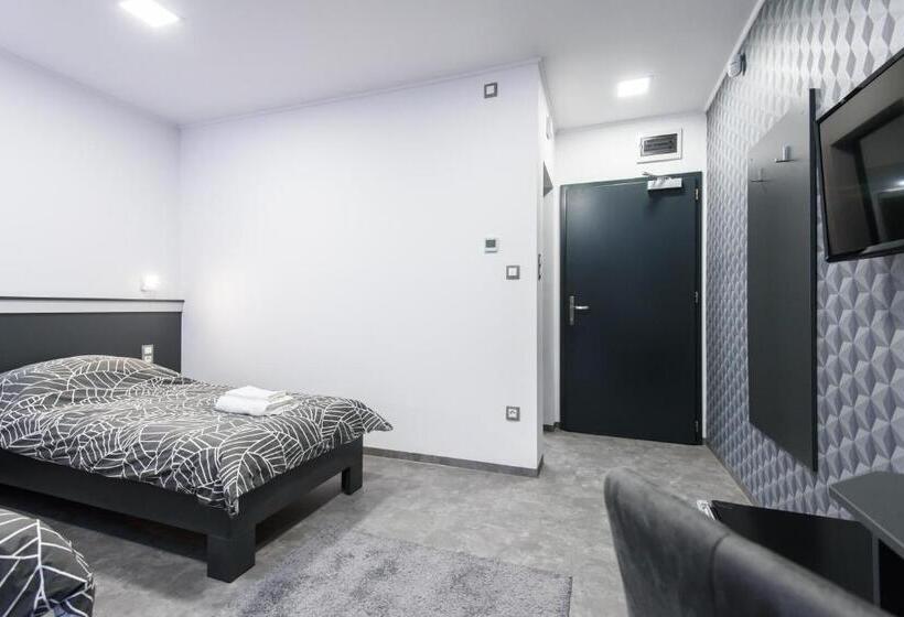 غرفة قياسية مزوَّدة بشُرفة, Theresa Vendégház