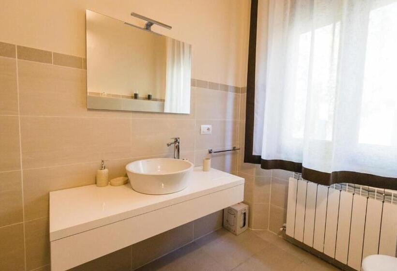 اتاق استاندارد سه نفره, Hortensia Garden