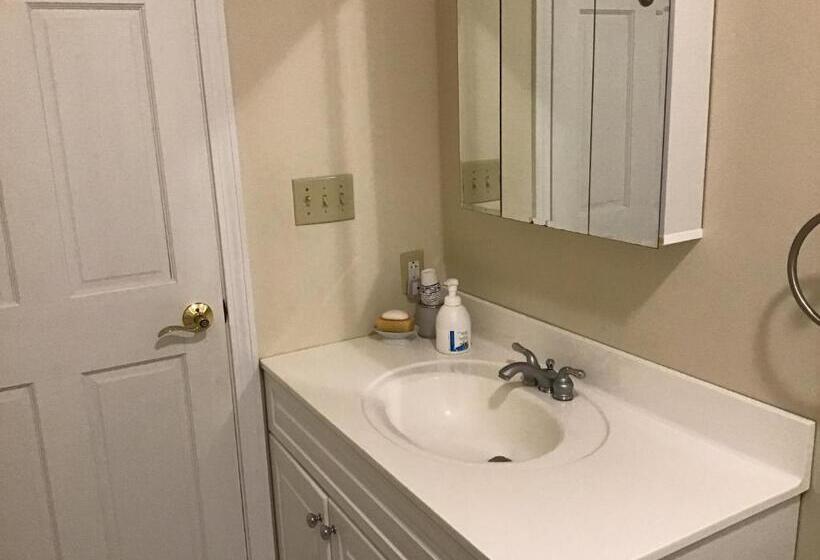 اتاق استاندارد, Welcome Hikers, Bikers, Boaters N Trailers Etc Plenty Of Private Parking