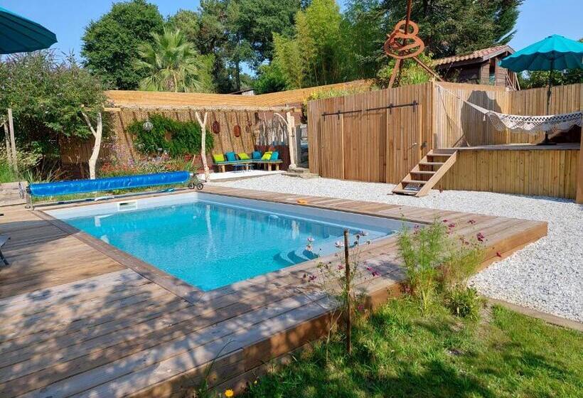 اتاق لوکس با تخت بزرگ, La Villa Hossegor