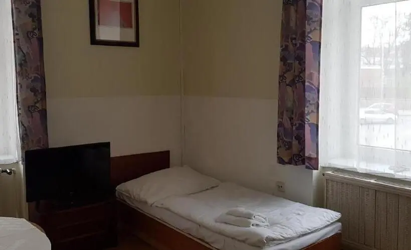 اتاق اکونومی, The Z Accommodation