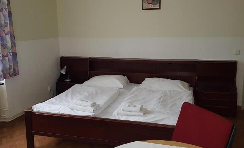 اتاق اکونومی, The Z Accommodation