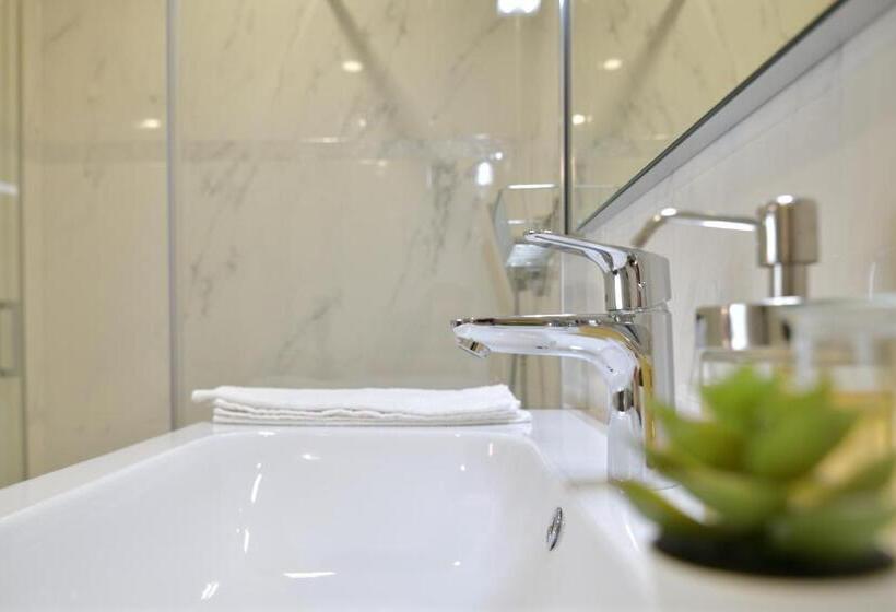 اتاق لوکس با بالکن, Ti