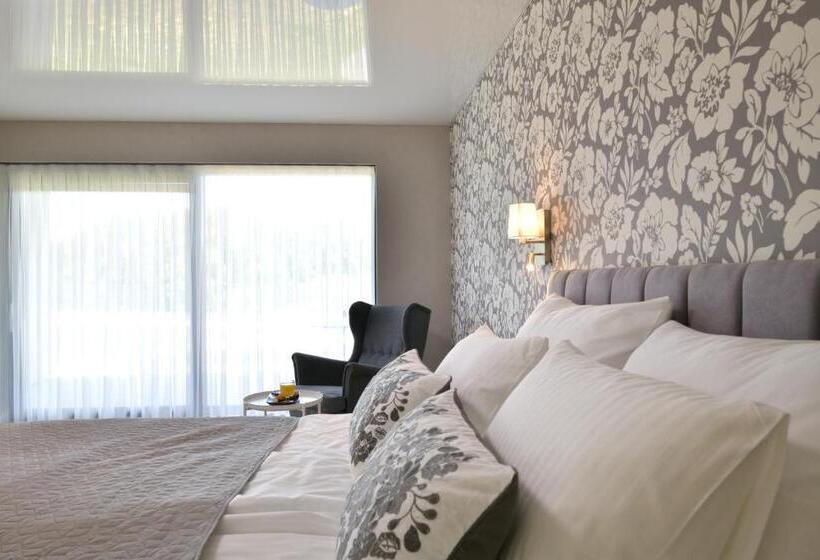 اتاق لوکس با بالکن, Ti