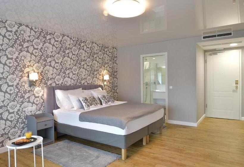 اتاق لوکس با بالکن, Ti