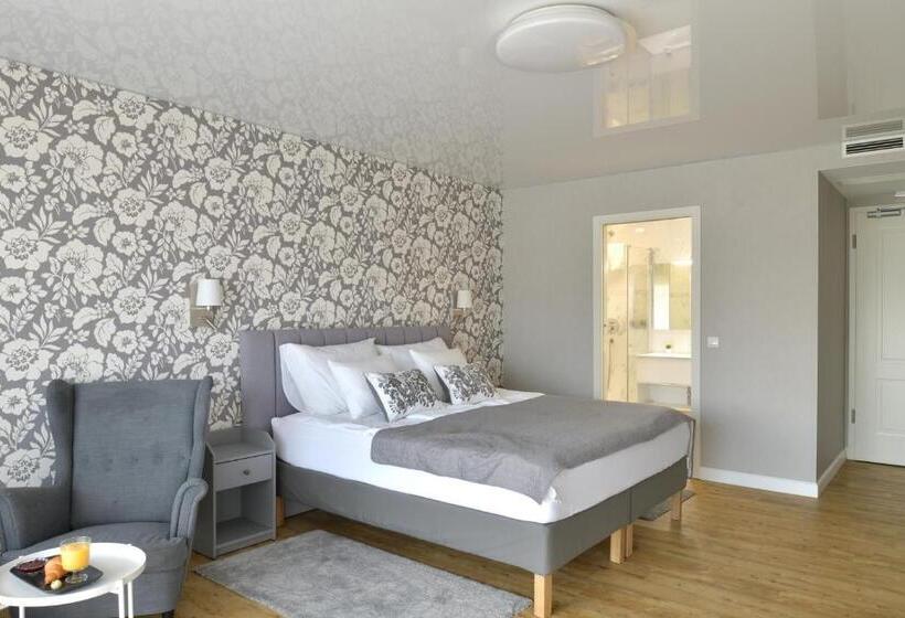 اتاق لوکس با بالکن, Ti