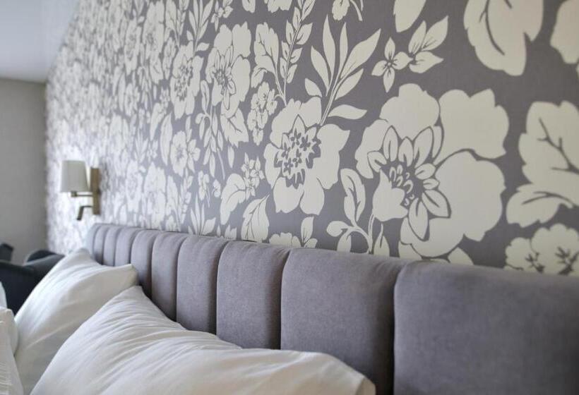 اتاق لوکس با بالکن, Ti