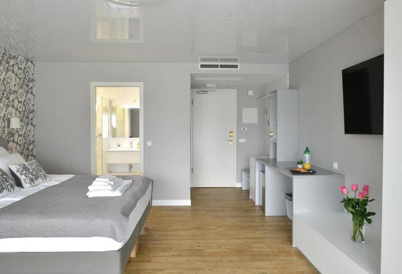 اتاق لوکس با بالکن, Ti