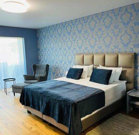 اتاق استاندارد با چشم‌انداز باغ, Ti